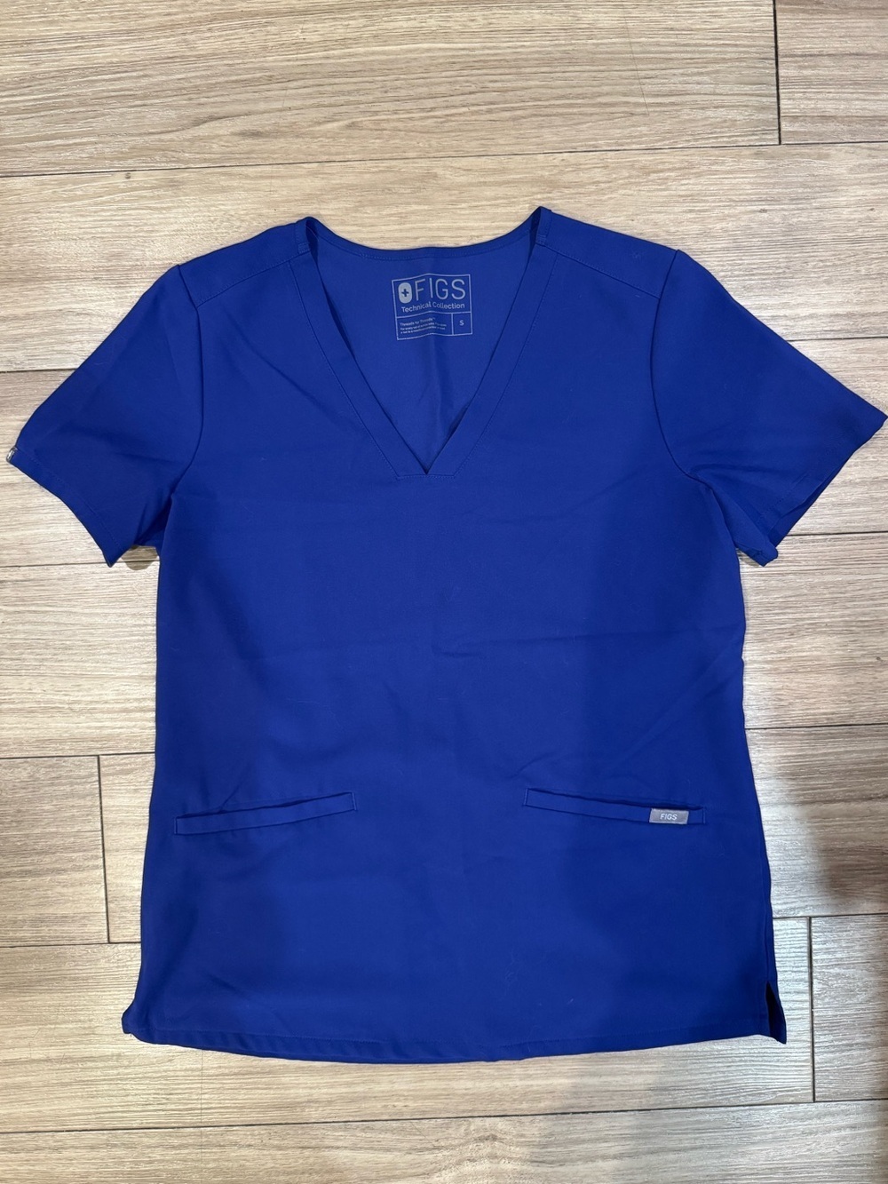 FIGS Casma 3 Pocket Scrub Top in Cobalt Blue Size Small
